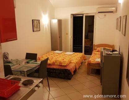 Apartmanok Marko, , Magán szállás a községben Herceg Novi, Montenegró - 20170831_213544